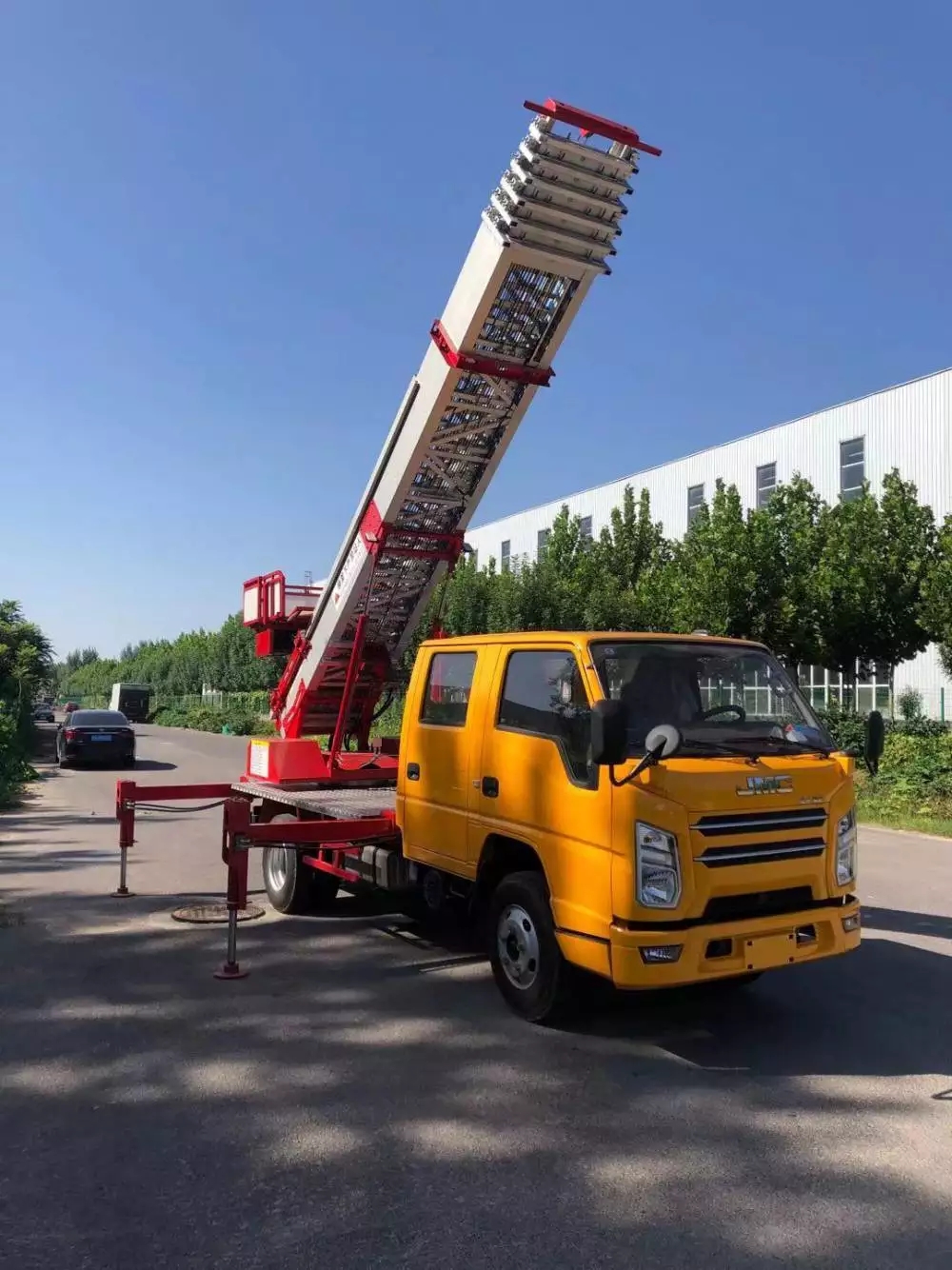 澄迈附近的云梯车出租服务：轻松解决高空作业需求