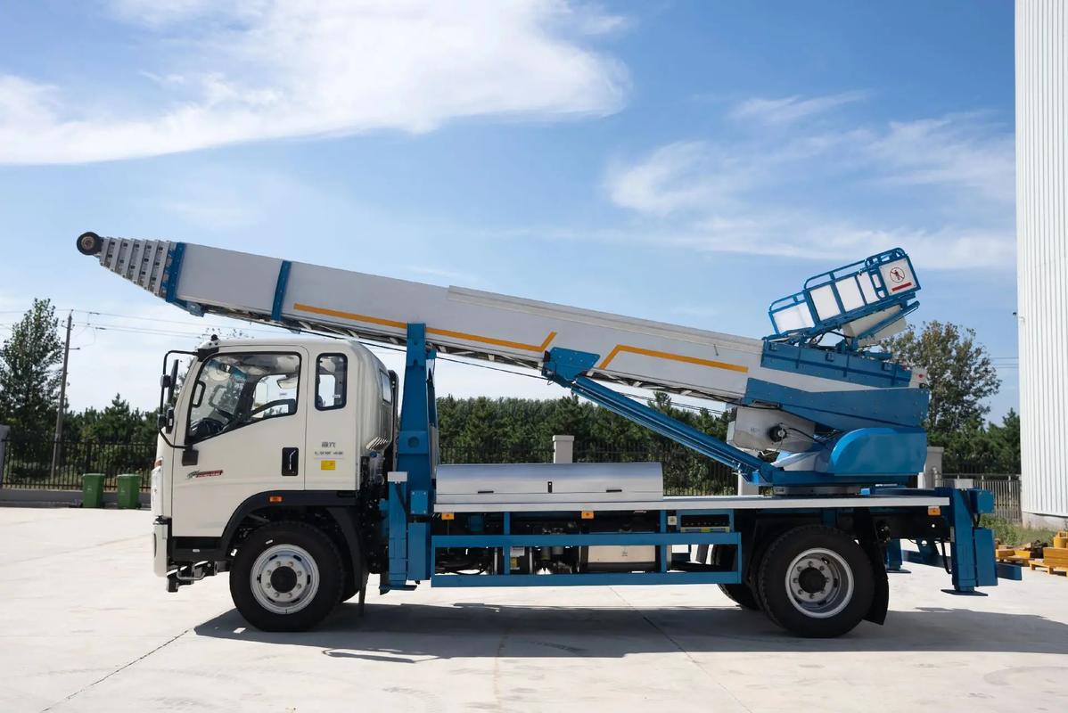 澄迈云梯上料车租赁费用